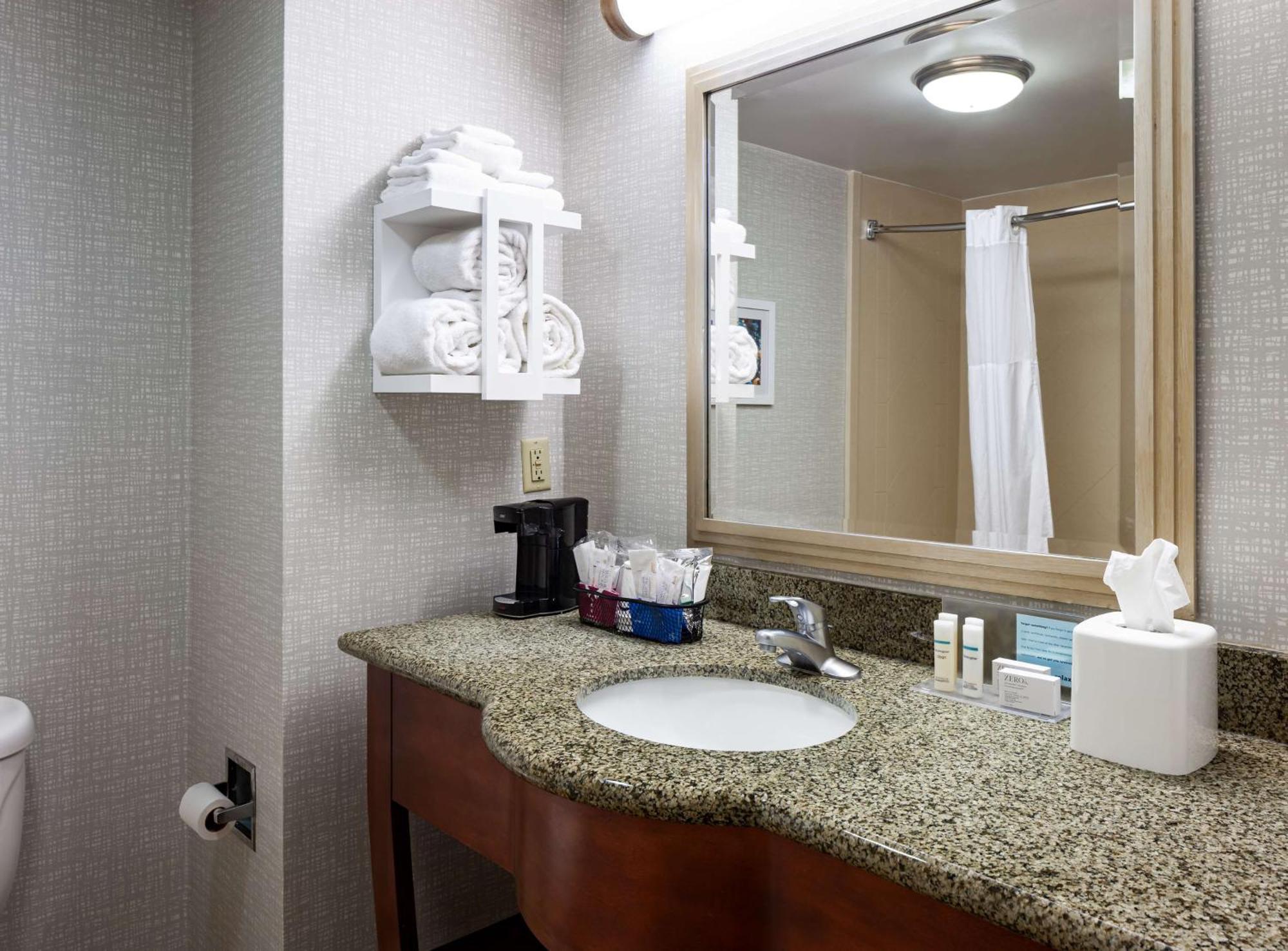 Hampton Inn & Suites Mobile I-65@ Airport Boulevard Exterior photo